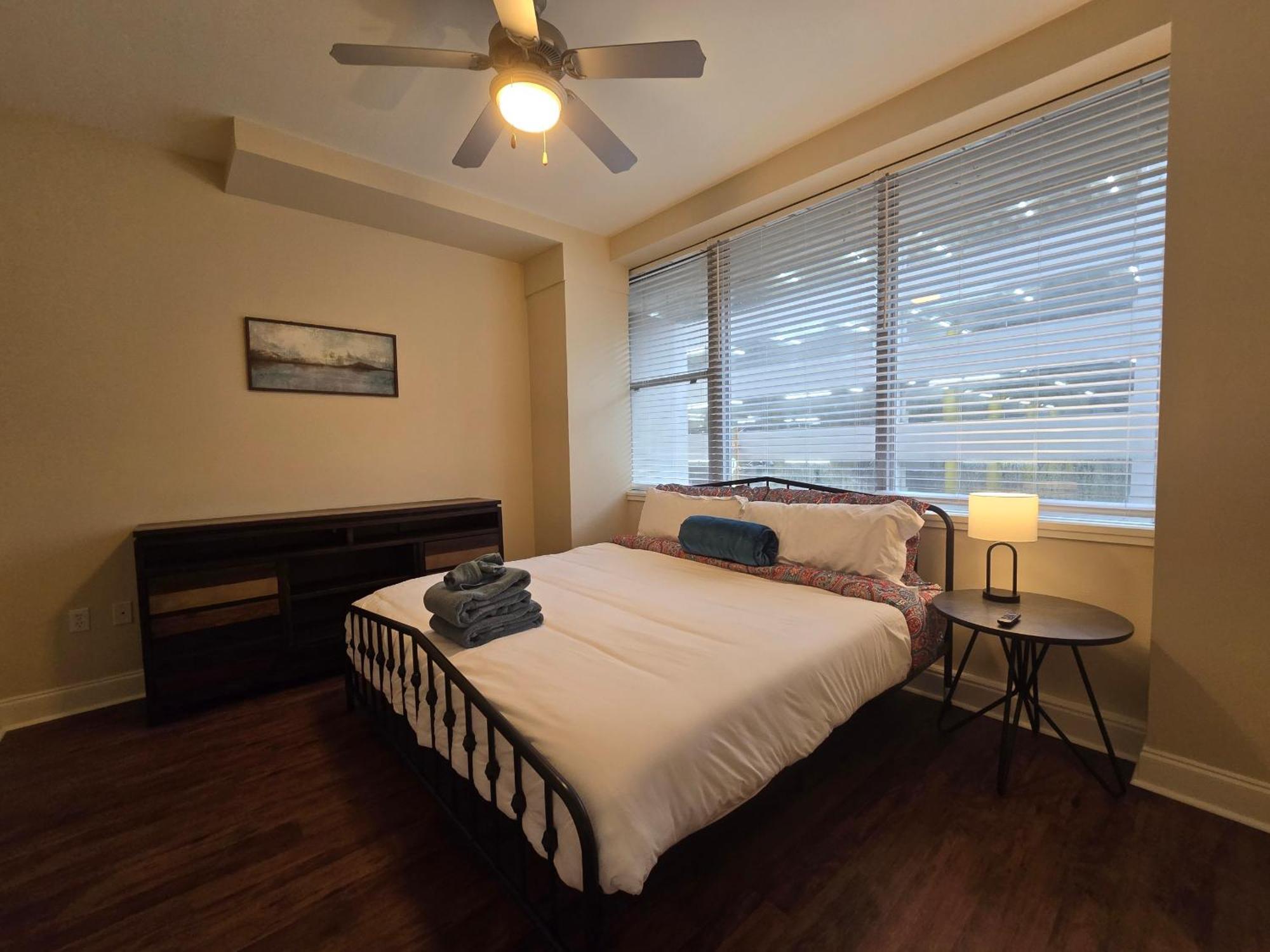 Amazing Condos Beautiful View 2 Blocks To French Quarter, Small Rooftop Pool, Gym, Seanger Theater, Super Dome, And Bourbon St New Orleans Pokoj fotografie