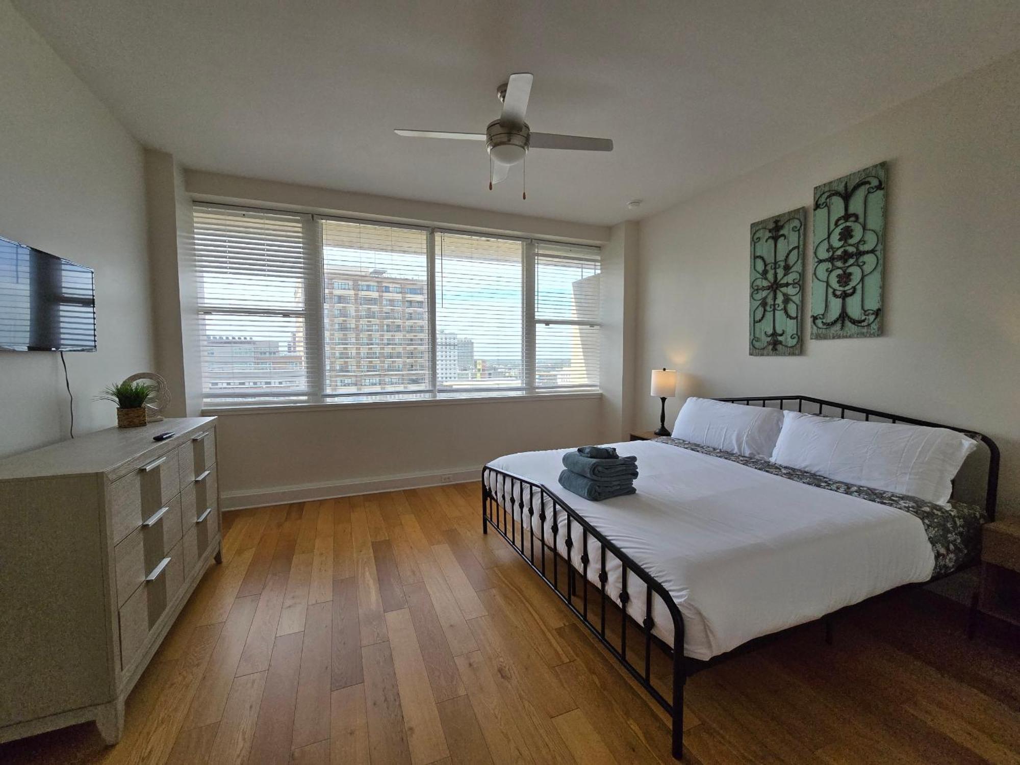 Amazing Condos Beautiful View 2 Blocks To French Quarter, Small Rooftop Pool, Gym, Seanger Theater, Super Dome, And Bourbon St New Orleans Pokoj fotografie