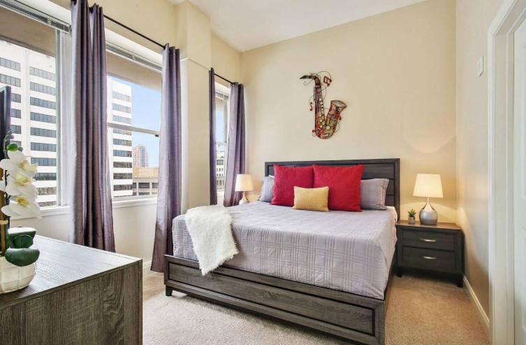 Amazing Condos Beautiful View 2 Blocks To French Quarter, Small Rooftop Pool, Gym, Seanger Theater, Super Dome, And Bourbon St New Orleans Exteriér fotografie