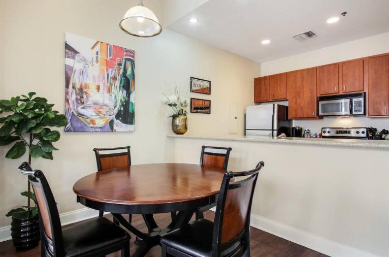 Amazing Condos Beautiful View 2 Blocks To French Quarter, Small Rooftop Pool, Gym, Seanger Theater, Super Dome, And Bourbon St New Orleans Exteriér fotografie