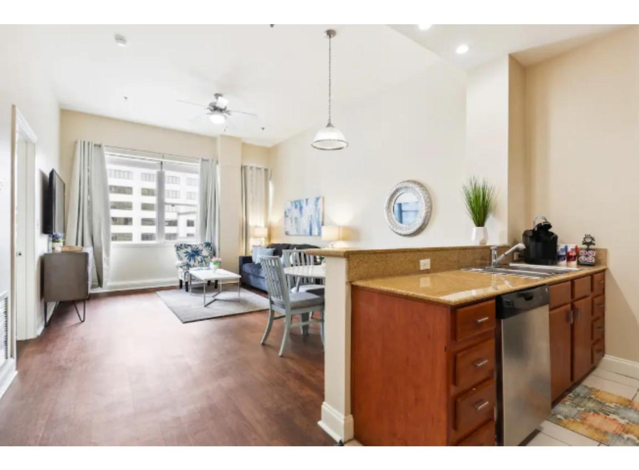 Amazing Condos Beautiful View 2 Blocks To French Quarter, Small Rooftop Pool, Gym, Seanger Theater, Super Dome, And Bourbon St New Orleans Pokoj fotografie