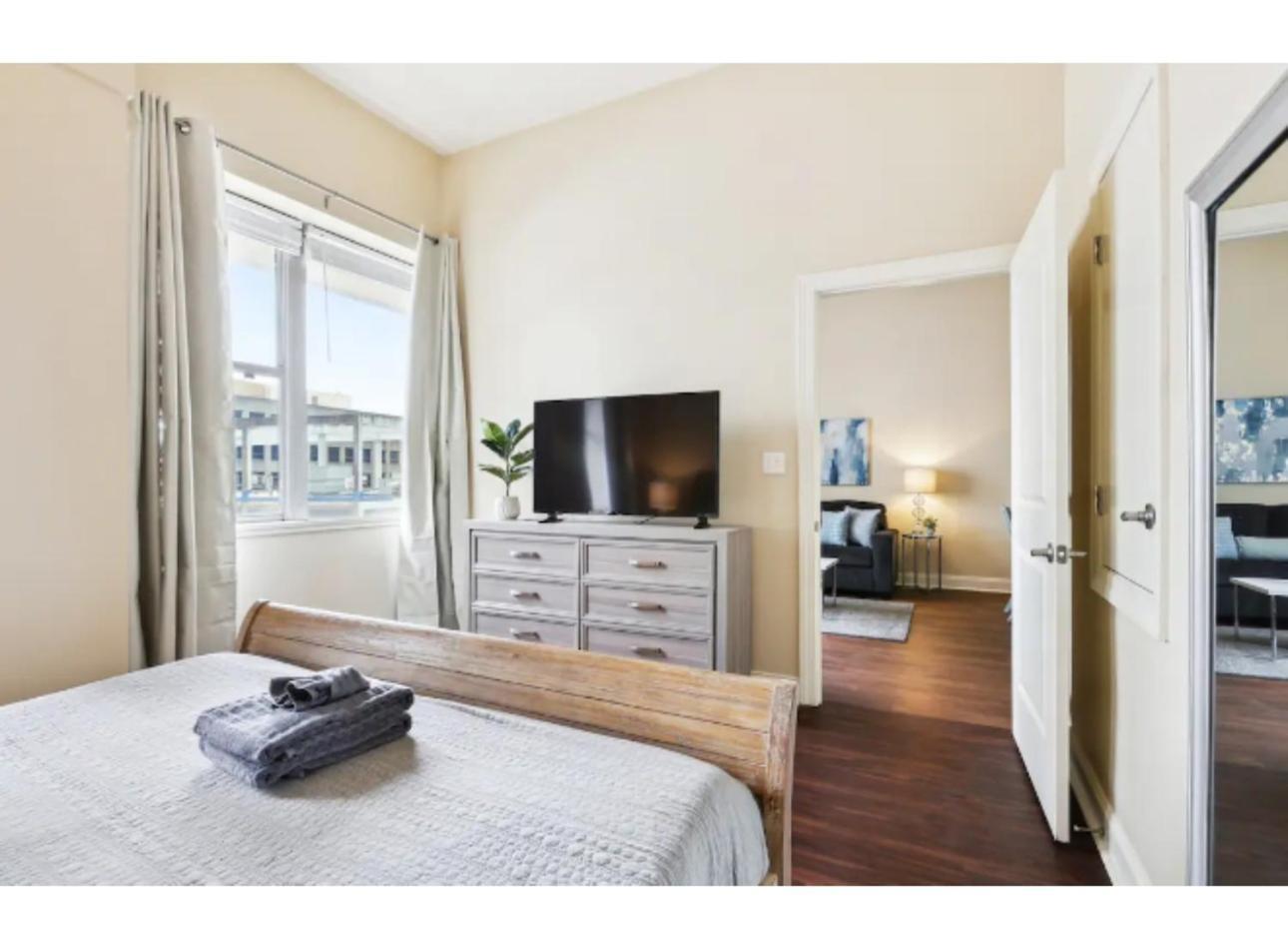 Amazing Condos Beautiful View 2 Blocks To French Quarter, Small Rooftop Pool, Gym, Seanger Theater, Super Dome, And Bourbon St New Orleans Pokoj fotografie